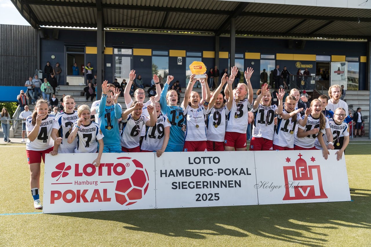 Bild 185 - wBJ Lotto Pokal Finale  Eimsbuetteler TV - Hamburger SV : Ergebnis: 0:3